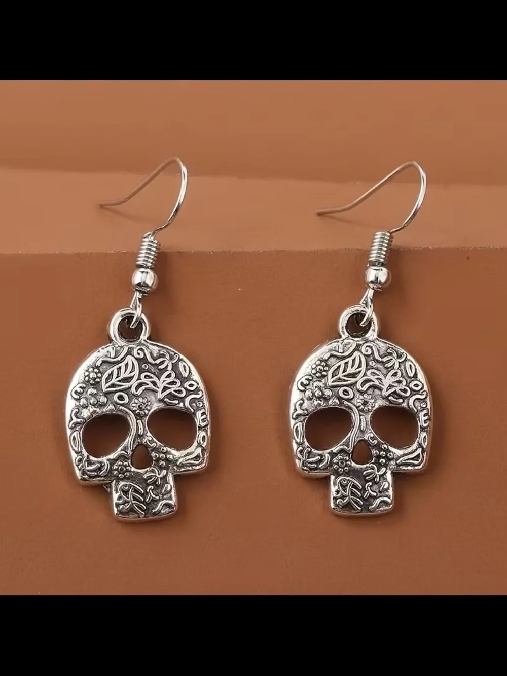 NWT* Silver Skull Hanging, Dangle Earrings, Antique Look* NEW